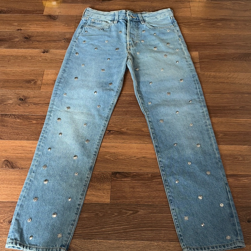 H&M Jeans Vintage Fit High Waist. NWT Studded.